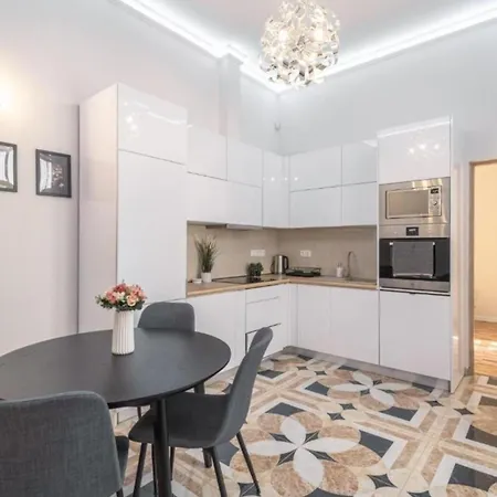 Apartament Charming Suite-2br Luxury Nr Basilica & Opera *