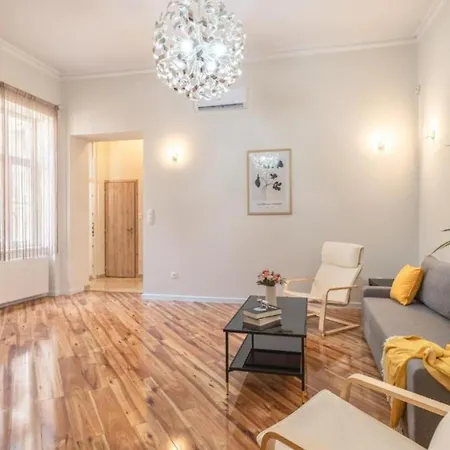 Charming Suite-2br Luxury Nr Basilica & Opera Apartament *