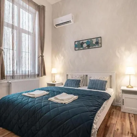 Charming Suite-2br Luxury Nr Basilica & Opera Apartament